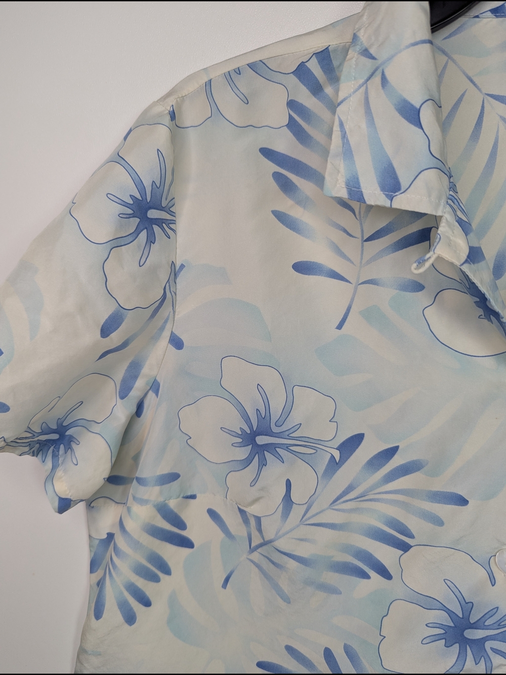 Vintage Silk Hawaiian Shirt Womens M Pastel Blues and Off White Darting - Picture 5 of 15